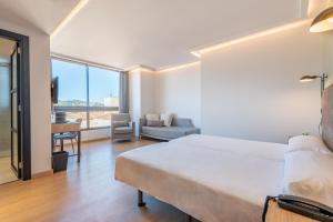 Ein Bett oder Betten in einem Zimmer der Unterkunft Kyrat Amarac Suites