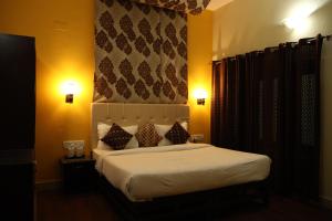 Thar Exotica Hotel & Resorts In Bikaner客房内的一张或多张床位