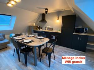 Kuchyň nebo kuchyňský kout v ubytování Résidence des 3 îles, en plein centre-ville, à 5 min des plages, 3 appartements neufs