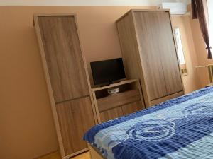 A bed or beds in a room at Németh Vendégház