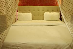 Thar Exotica Hotel & Resorts In Bikaner客房内的一张或多张床位