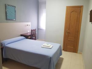A bed or beds in a room at Hostal Soto
