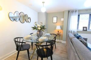 a living room with a table and a couch at Cabot Mews Apartment 2 in Bristol