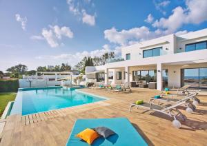 een villa met een zwembad en een patio bij Extravagant 8 BDRM Villa In Marbella, Beachside in Marbella