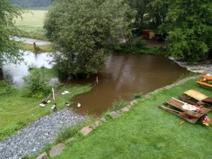 Loodusmaastik talumajutuse lähedal