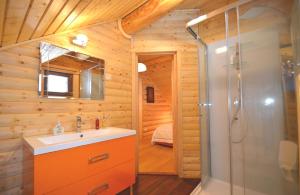Koupelna v ubytování Chalet mit 7.000 m2 Land und wunderschöne Aussicht