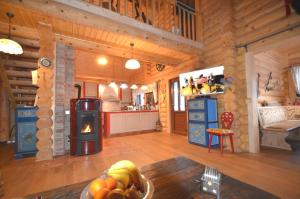 Kuchyň nebo kuchyňský kout v ubytování Chalet mit 7.000 m2 Land und wunderschöne Aussicht