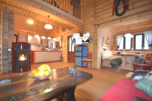 Kuchyň nebo kuchyňský kout v ubytování Chalet mit 7.000 m2 Land und wunderschöne Aussicht
