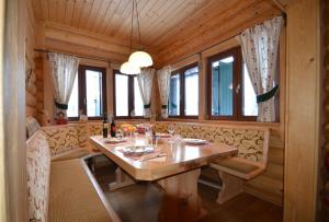 Fotografie z fotogalerie ubytování Chalet mit 7.000 m2 Land und wunderschöne Aussicht v destinaci Skrad