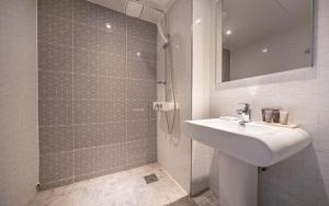 St. 179 Incheon Hotel tesisinde bir banyo