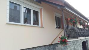The building in which a vendégházakat is located