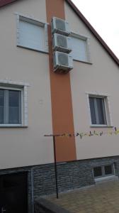 The building in which a vendégházakat is located