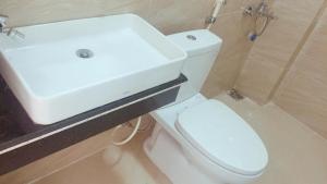 Um banheiro em Khách sạn Phương Nam