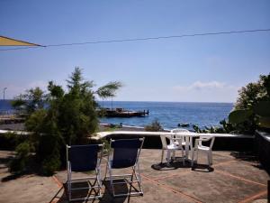 Imagem da galeria de Villa Mareblu Luxury Holiday Apartment direttamente sul mare em Stromboli
