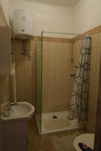 Koupelna v ubytování Éva Apartman + 23 fotografií