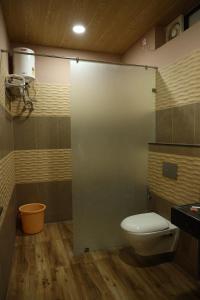 Thar Exotica Hotel & Resorts In Bikaner的一间浴室