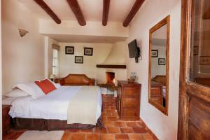 Ένα ή περισσότερα κρεβάτια σε δωμάτιο στο Hotel Mesón de los Virreyes