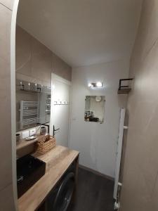 Vonios kambarys apgyvendinimo įstaigoje Le BELVEDERE 2 - Acces Direct Plage