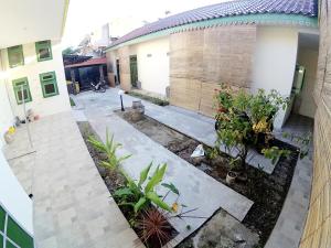 Zahrada ubytování Ngadiwinatan Alleyway Guest House Jogja