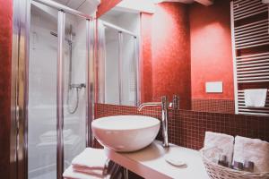 Koupelna v ubytování Casa Fola - City Centre Rooms + 29 fotografií