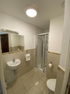a bathroom with a sink and a shower and a toilet at Wendover Arms Hotel in High Wycombe +44 photos