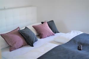 Кровать или кровати в номере Villa M - Your business & holiday apartment in Sibenik