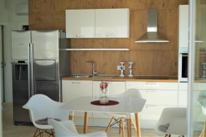 Кухня или мини-кухня в Villa M - Your business & holiday apartment in Sibenik
