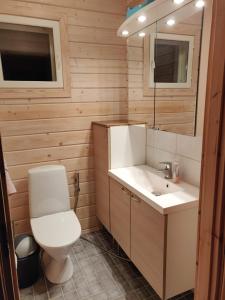 Koupelna v ubytování Villa Aurinkoranta + 16 fotografií