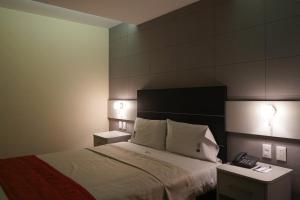 Voodi või voodid majutusasutuse Hotel Monaco toas