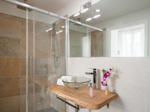 a bathroom with a glass bowl on a wooden counter at Ca del Mar Venice Luxury Apartments in Venice +54 photos