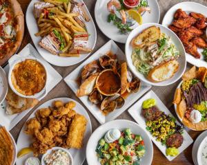 una mesa llena de platos de comida con diferentes alimentos en Atlantic Beach Hotel Newport, en Middletown
