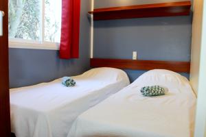 מיטה או מיטות בחדר ב-Les gîtes de camargue