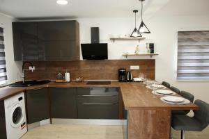 Kuchyň nebo kuchyňský kout v ubytování Pearl Apartment