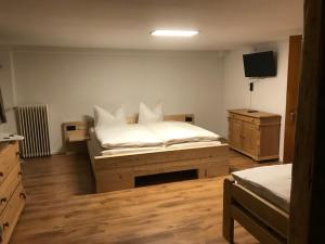 Cama o camas de una habitación en Gasthof Hirsch