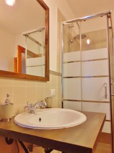 Phòng tắm tại Cà Gennara Agri B&B