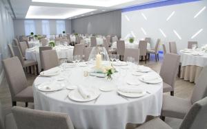 a dining room with white tables and chairs at Hotel Mendez Nuñez in Lugo