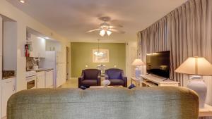 a living room with a couch and a kitchen at The Village Palmetto Dunes in Hilton Head Island