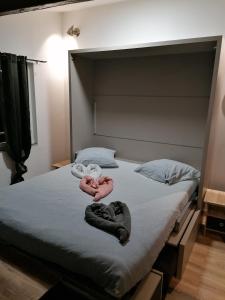Giường trong phòng chung tại Le spa des canut