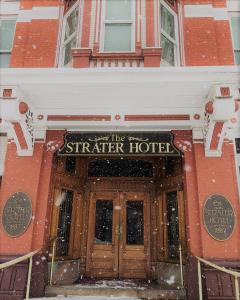 Фасада или вход на The Strater Hotel