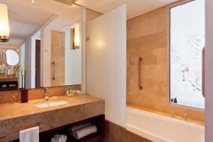 a bathroom with a sink and a bath tub and a mirror at Holiday Inn Cartagena Morros, an IHG Hotel in Cartagena de Indias