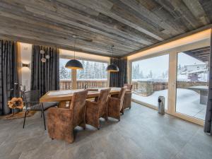 Gallery image of Top class chalet with 3 bathrooms near small slope in Neukirchen am Großvenediger