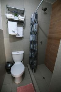 Koupelna v ubytování CASONA TORDO - A 3 Cdras de la Plaza - Habitaciones con baño privado + 37 fotografií