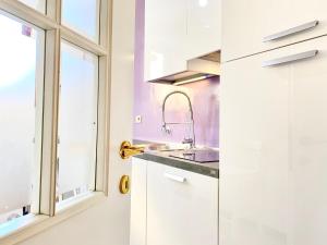 A kitchen or kitchenette at Fontana di Trevi Private Luxury Apartaments