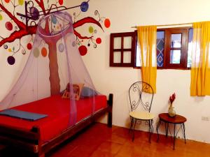 Un pat sau paturi într-o cameră la Macondo Hostel