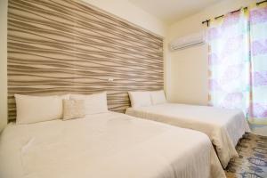 Cama o camas de una habitación en 馬公港精品旅宿包棟烤肉附設租車