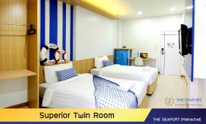 TV a/nebo společenská místnost v ubytování THE SEAPORT Hotel โรงแรมเดอะซีพอร์ต