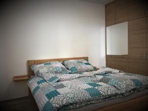 Posteľ alebo postele v izbe v ubytovaní Apartmán Svárov