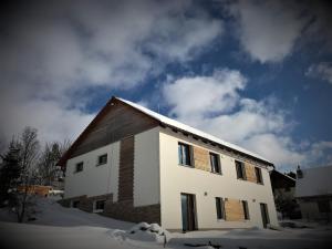 Budova, v ktorej sa apartmán nachádza