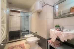 Koupelna v ubytování Agriturismo Renello