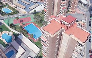 Bazén v ubytovaní Apartamento Alteanos, centrico y confortable, soleado, con piscina y jardines, tenis, parking exterior comunitario, y la playa andando 10 min alebo v jeho blízkosti